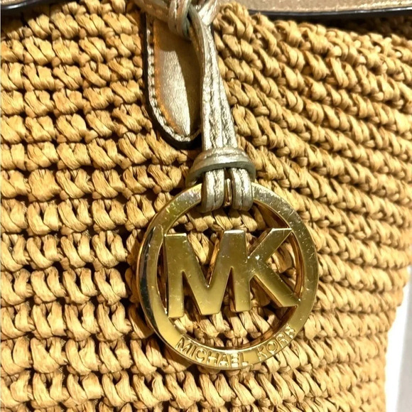 Michael Kors tan straw with gold metallic leather shoulder handbag - Picture 5 of 10